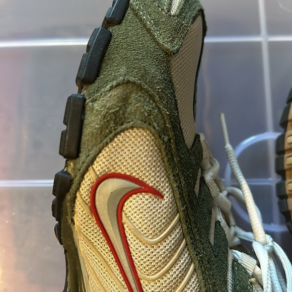 NIKE SHOX GENTLY USED! Size 8.5M.  Colors olive green. - Picture 4 of 8